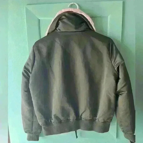 GAP - Women’s satin bomber jacket with pink fleece lining. Size small - Picture 4 of 11